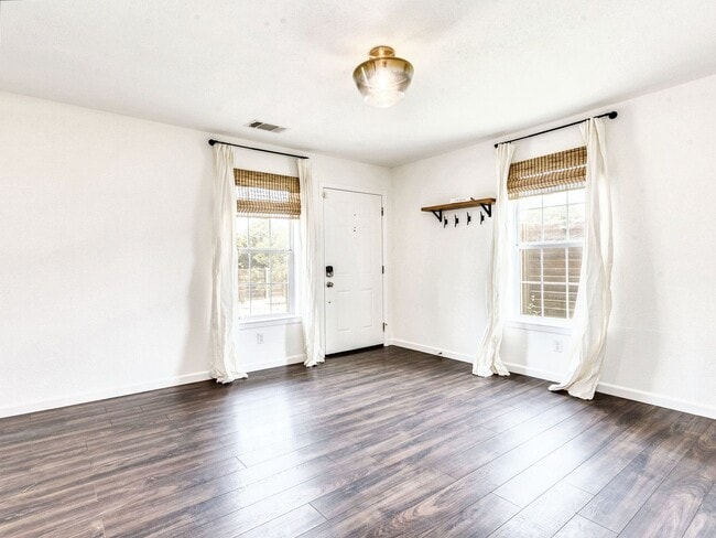 Building Photo - 5607 Samuel Huston Ave