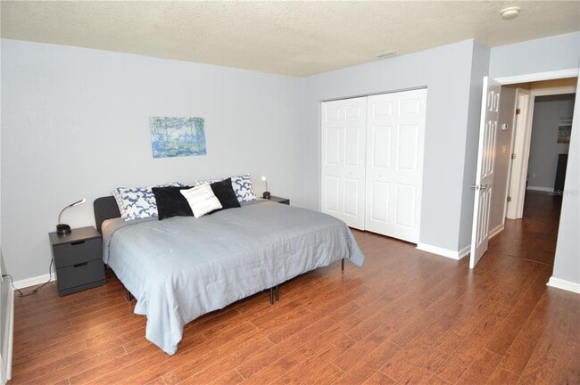 Building Photo - 3837 Pompano Dr SE