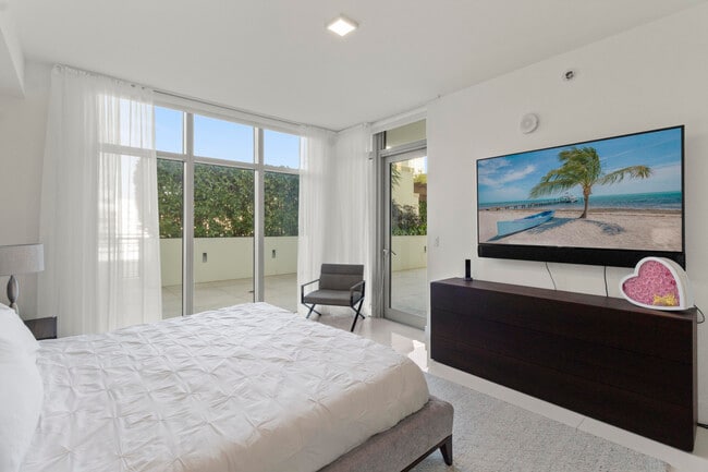 Building Photo - 300 Sunny Isles Blvd