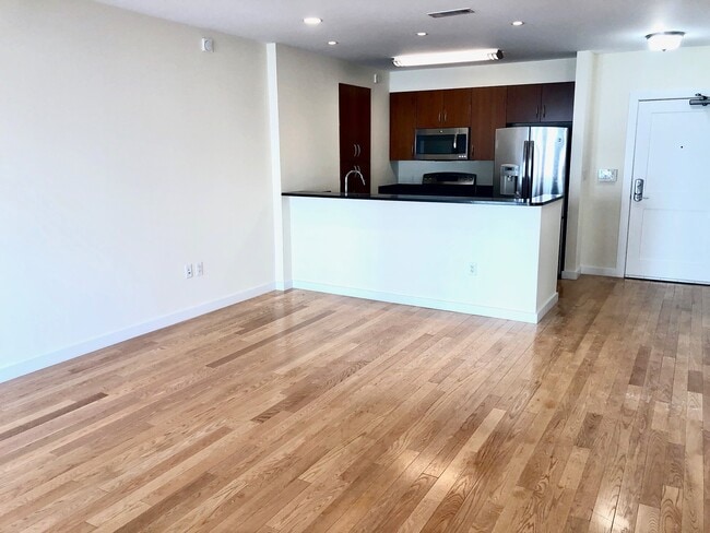 Interior Photo - 6 Buswell St