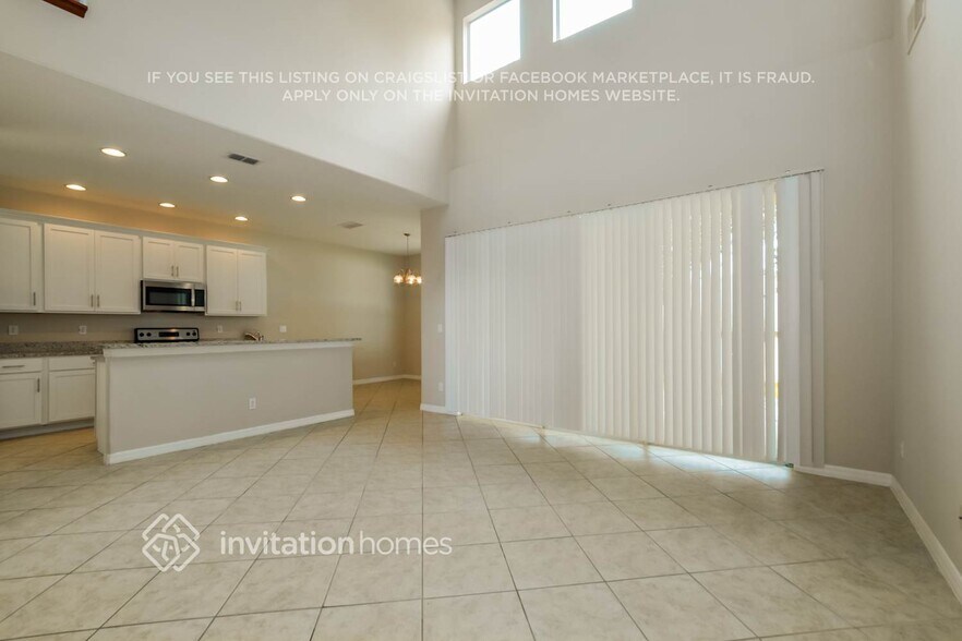 Building Photo - 12837 Cloverdale Ln