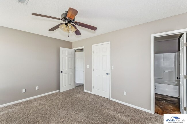 Building Photo - 3 bedroom, 2 bath duplex