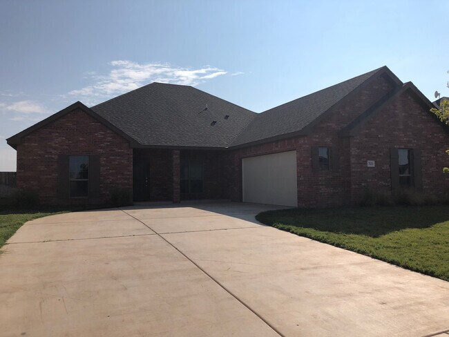 Primary Photo - Located in HERITAGE HILLS !!! 2016 Built, ...