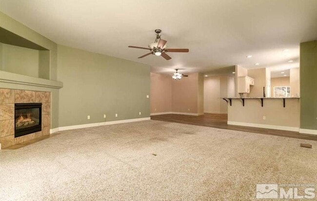 Building Photo - 971 Iris Ln
