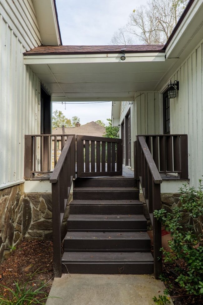 Building Photo - 4538 Golden Oaks Dr