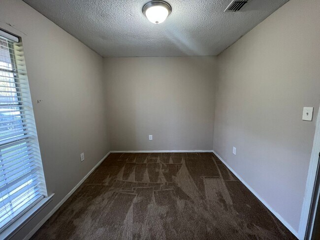 Building Photo - 2973 Moorcroft Dr