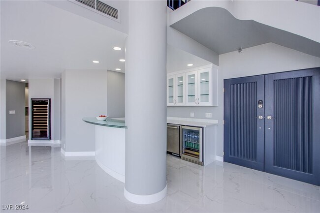 Building Photo - 3111 Bel Air Dr
