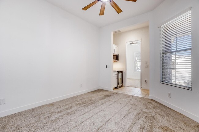 Building Photo - 8723 W Vista Ave