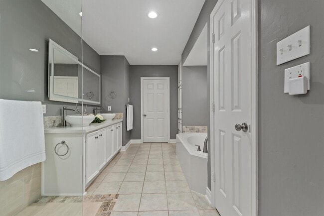 Building Photo - 14231 Championship Ln