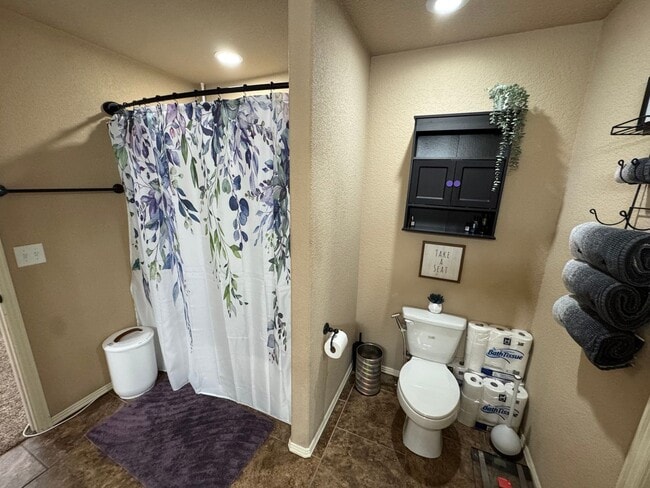 Building Photo - 1008 Kensington Dr