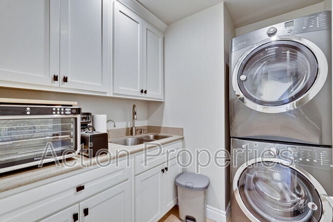 Building Photo - 2185 Chuleta Ct