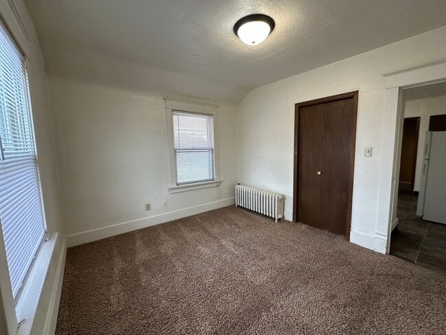 Building Photo - 208-6