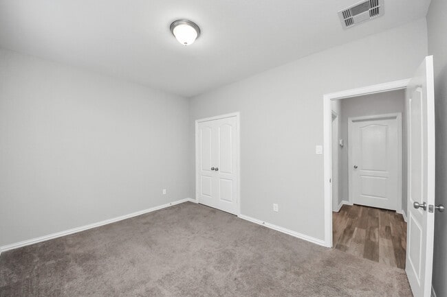 Building Photo - 31215 Whitfield Ct