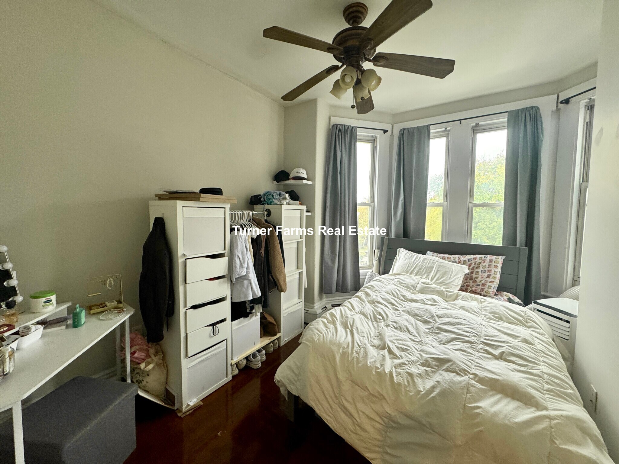 Building Photo - 717 Parker St