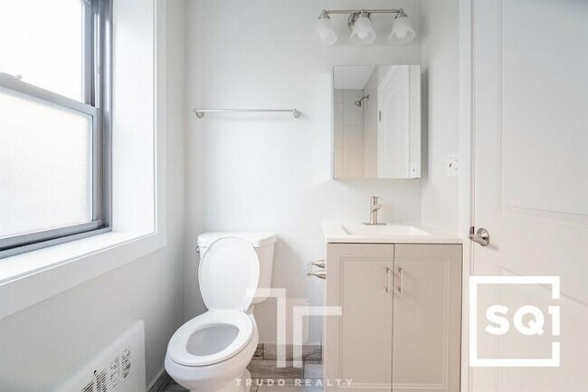 Building Photo - 2 bedroom in Chicago IL 60626