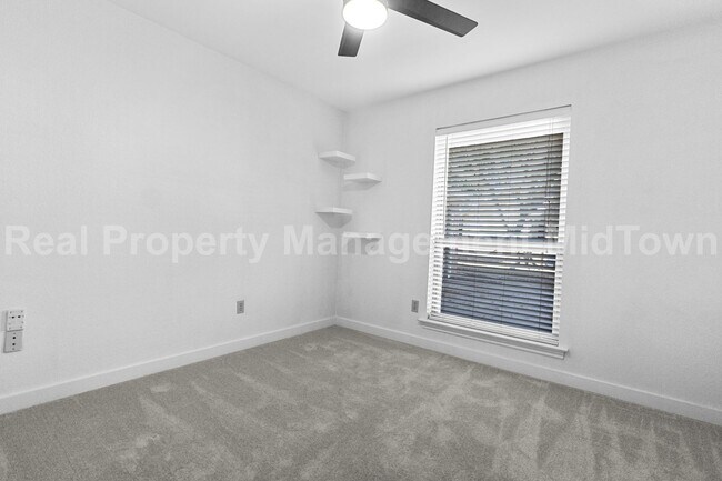 Building Photo - 2707 Edinboro Dr