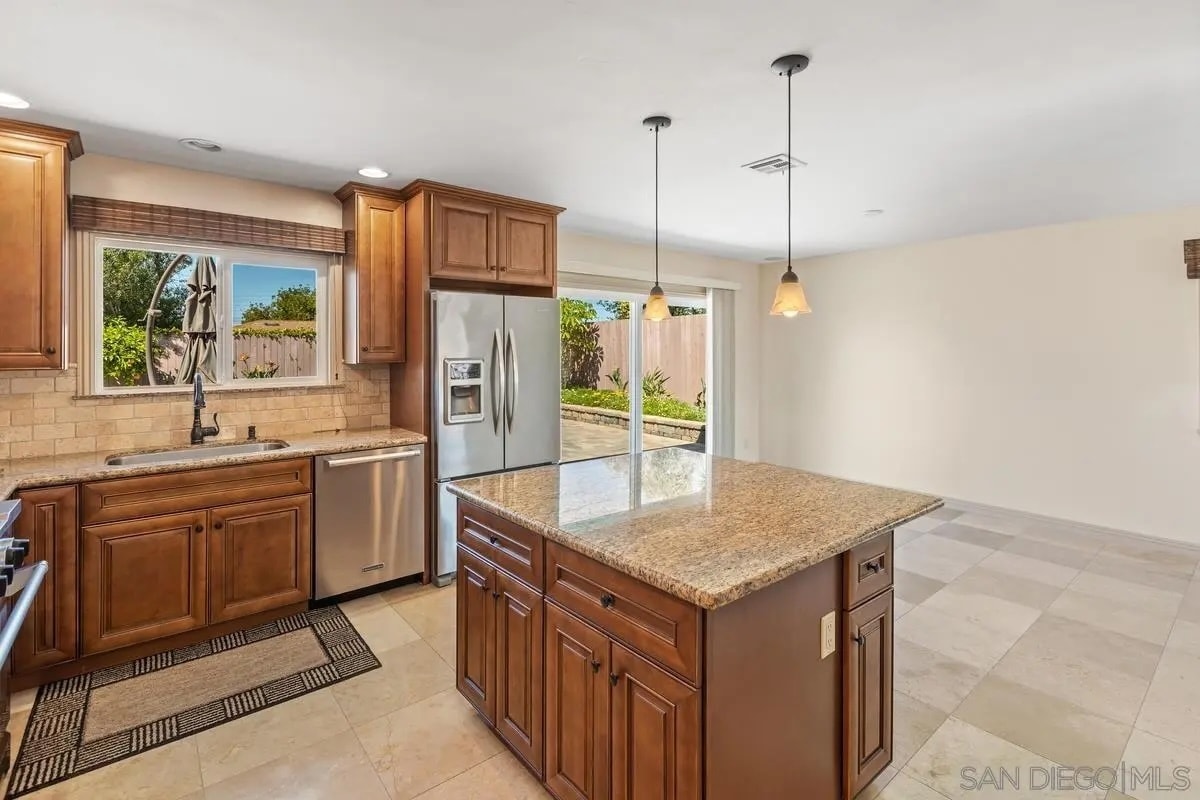 Building Photo - 5954 Stadium St