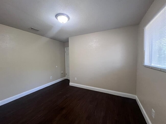 Building Photo - 7317 Dixie Dr