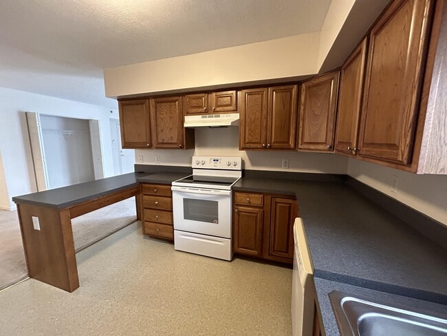 Building Photo - 17 Rosewood Ct