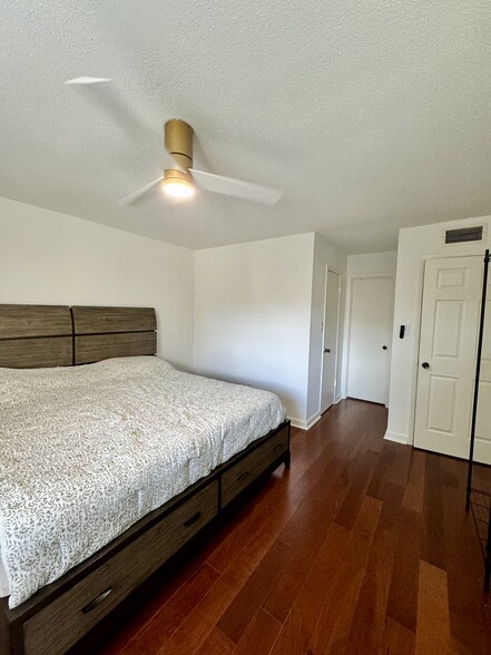 Master Bedroom - 3300 Pebblebrook Dr