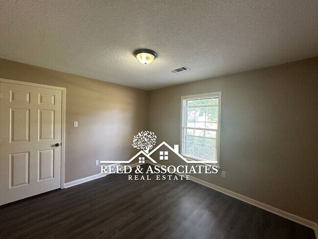 Building Photo - Spacious 4 Bedroom in GERMANTOWN!!