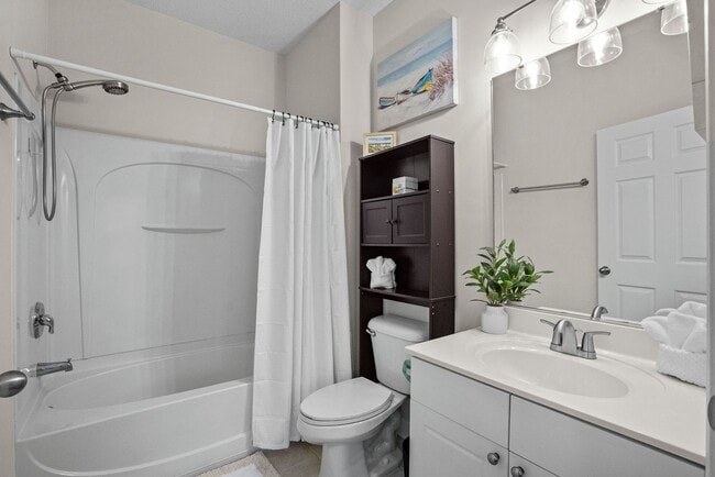 Building Photo - “Snowbird & Mid-Term Rental – 2BR Barefoot...