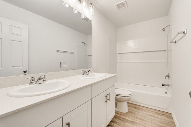 Building Photo - 16048 Isles Dr