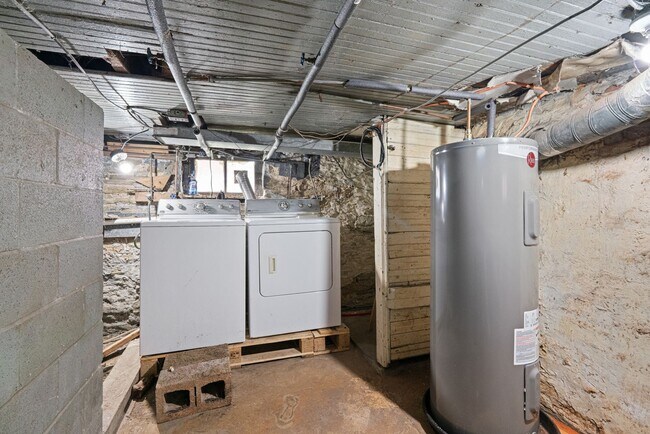 Building Photo - Unbeatable 4 Bedroom home in Greensburg available July 1!