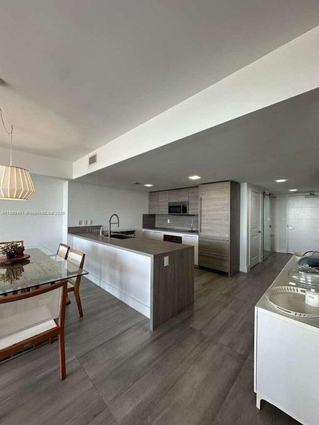 Building Photo - 400 Sunny Isles Blvd