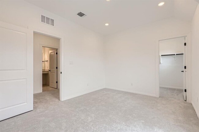 Building Photo - 1208 Legends Ln