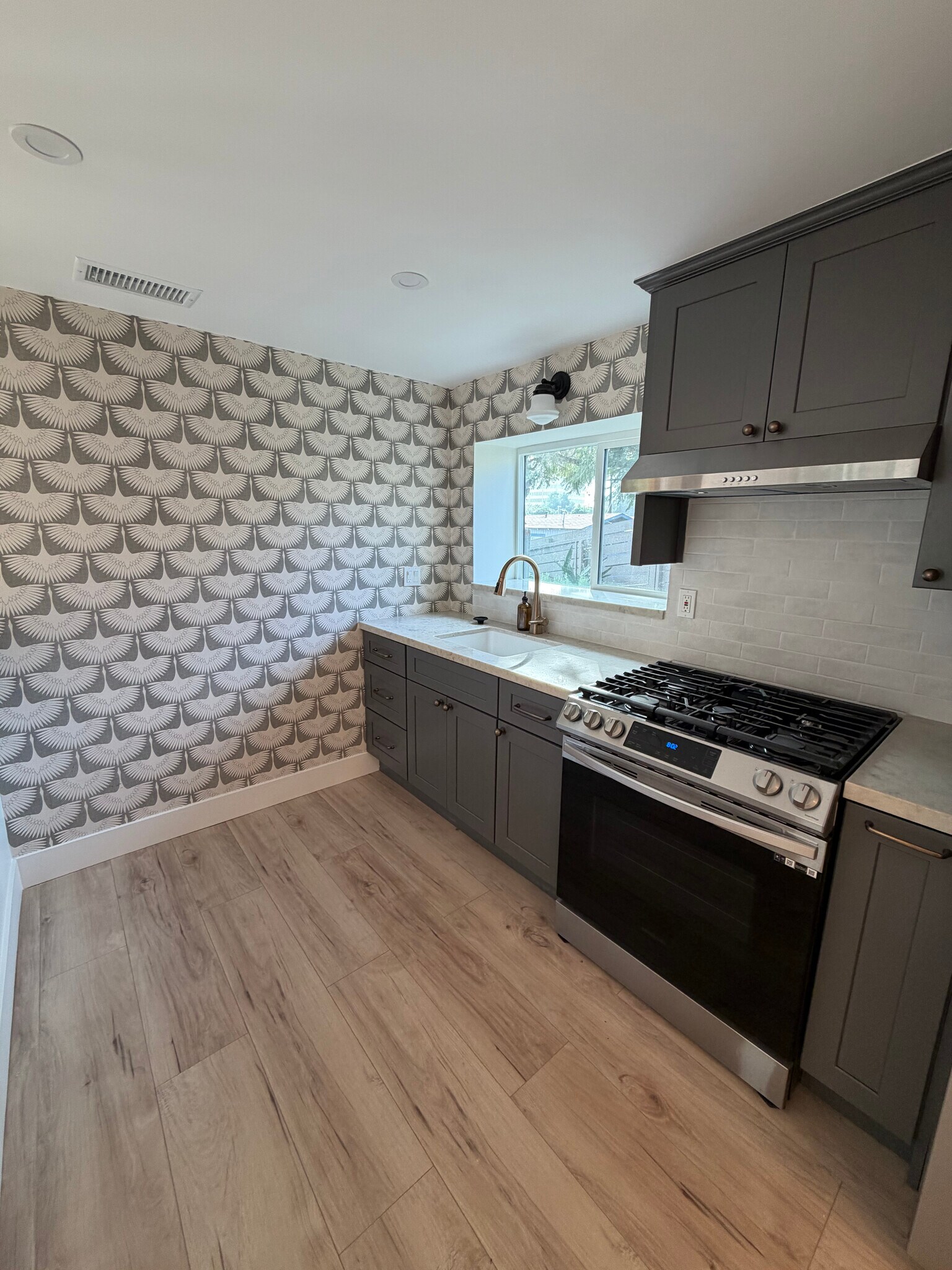 Building Photo - 2111 Montana St