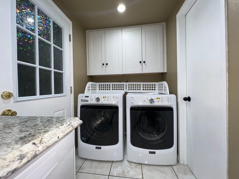 Laundry area - 2516 Wanek Rd