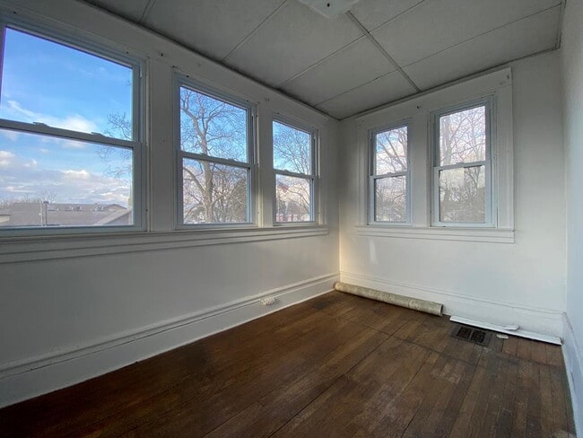 Building Photo - 306 Steuben St