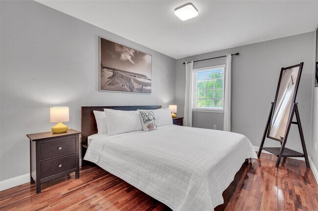 Building Photo - 3316 NE 16th St