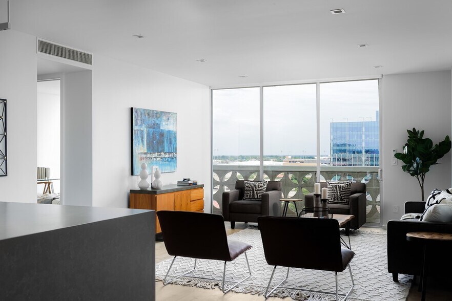 Lots of natural light throughout - 1801 Lavaca St