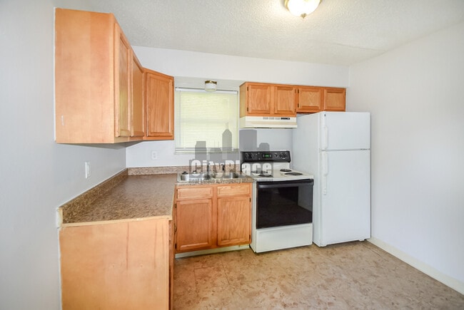 Building Photo - 2404 N Lesley Ave