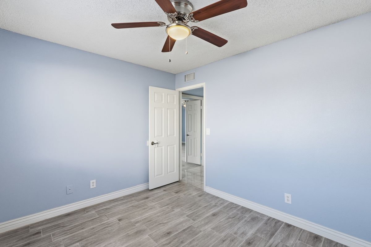 Building Photo - 17853 N 43rd Dr