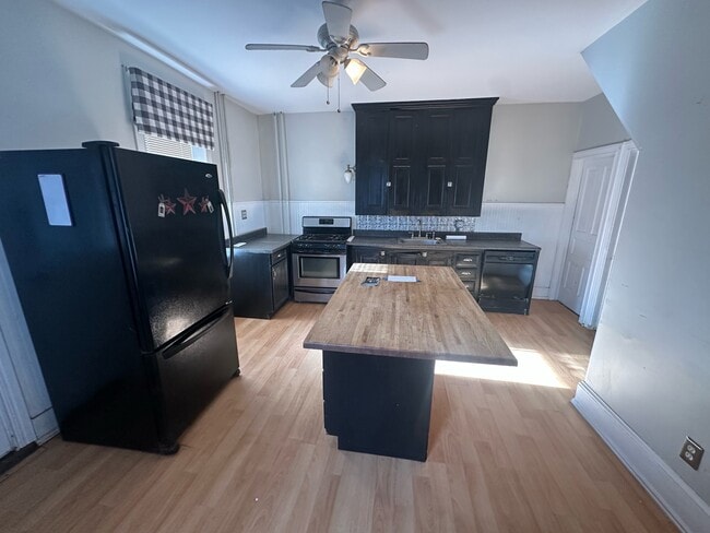 Building Photo - 28 S Charles St