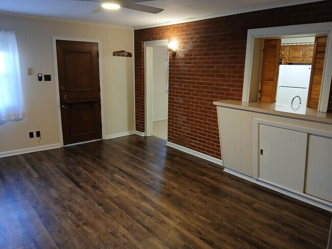 Building Photo - 2511 Meadow Dr