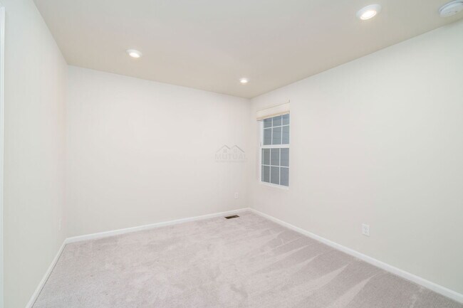 Building Photo - 22521 Woodbridge Ln