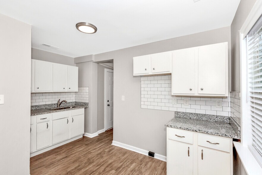 Building Photo - 4304 9th Ave SW