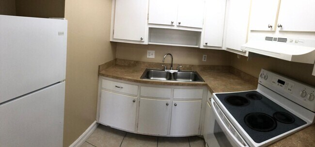 Building Photo - Green Tee - # 317