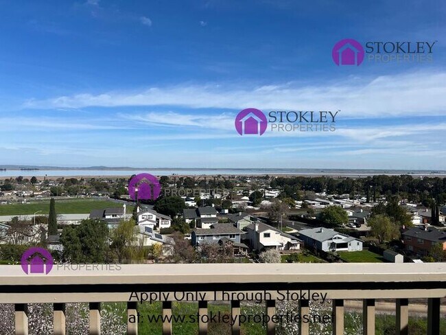 Building Photo - 523 Bustos Pl