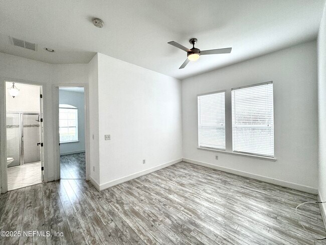Building Photo - 559 Majestic Eagle Dr