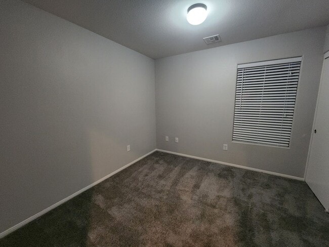 Building Photo - Fantastic 3bed/2.5 bath in Southwest ready for immediate move-in! Make the Move for Less: $500 Of...