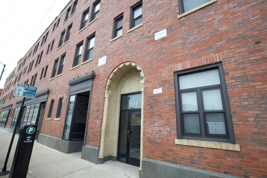 Primary Photo - 3335 W Diversey Ave