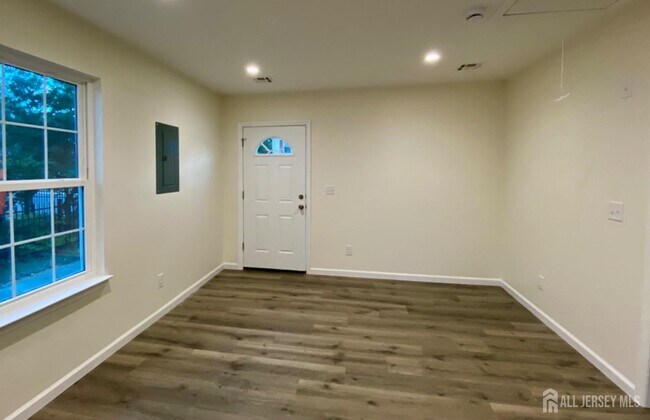 Building Photo - 14 Belmont Ave