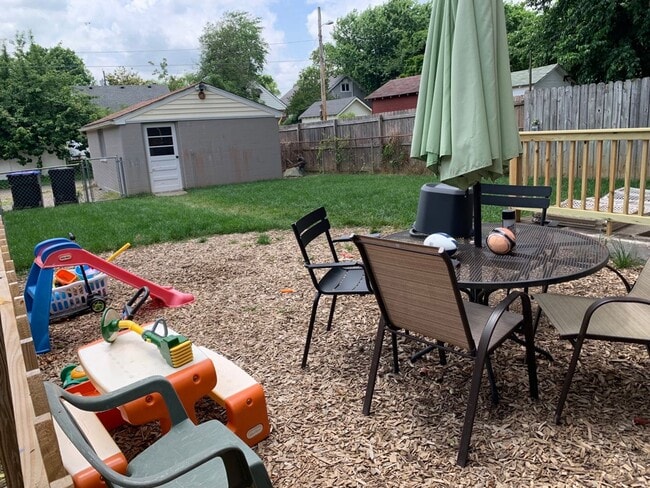 Building Photo - Crescent Hill  Charming Three Bedroom Bung...