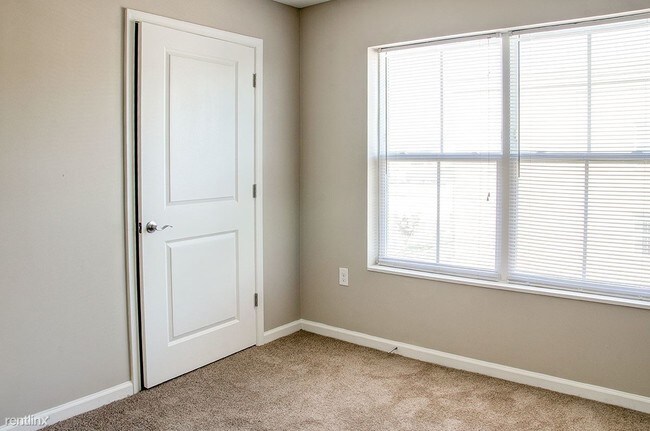 Building Photo - 3 br, 1 bath Apartment - Brennan Pointe II