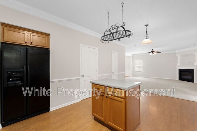 Building Photo - 12427 Oakton Hunt Dr